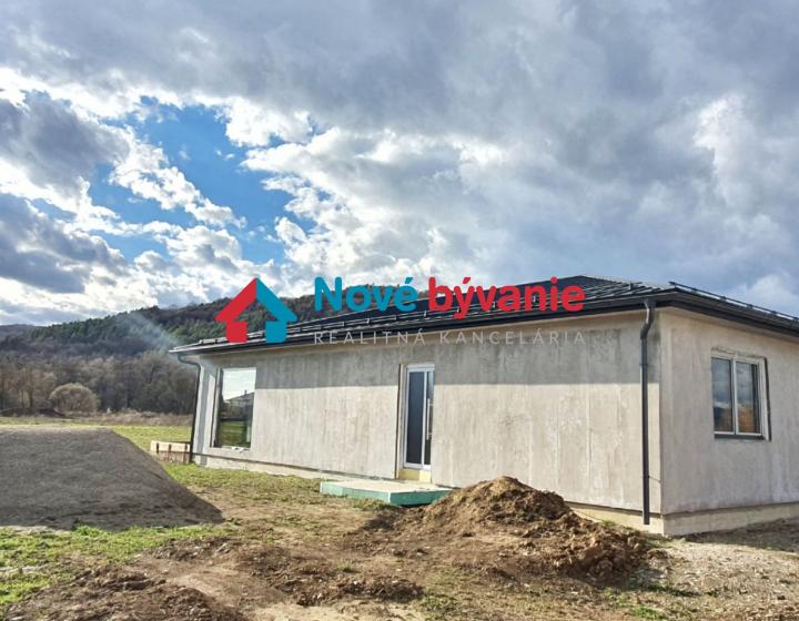 REZERVOVANÉ. Na predaj dom vo výstavbe v obci Lackovce (N120-12-JOHA3a)