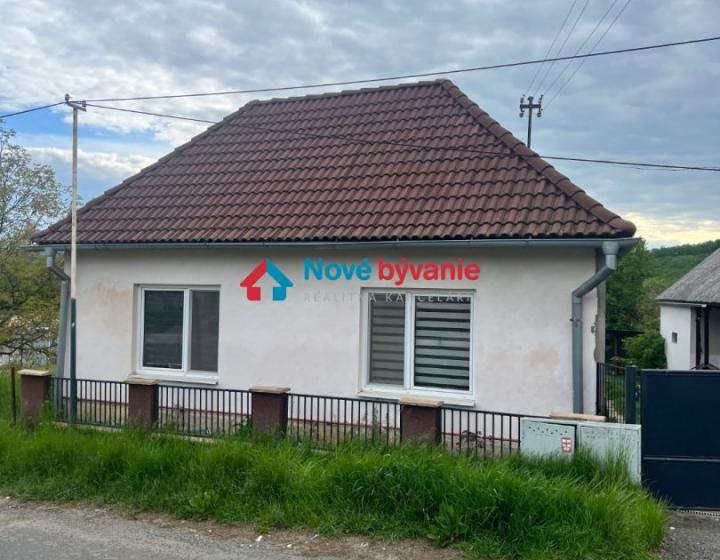 Exkluzívne na predaj 3 rodinné domy s pozemkom v obci Lovinobaňa N209-12-ZULI3E