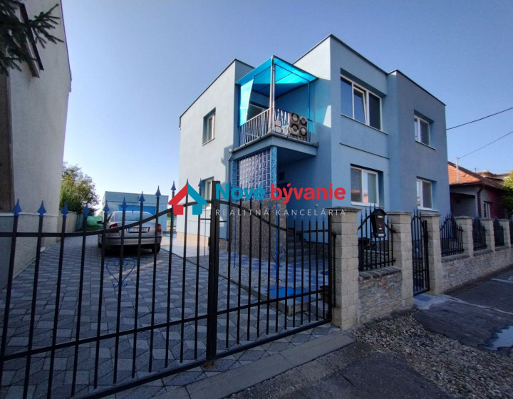 Predaj, rodinný dom, bazén, sauna, garáž - Želiezovce(N093-12-FRADE)