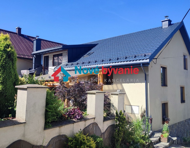 Priestranný podkrovný byt v rodinnom dome