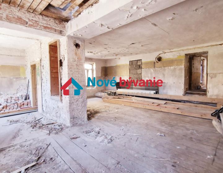 Na predaj dom v centre Hornej Štubni pripojený na IS vhodný na dokončenie rekonštrukcie (025-12-BP)