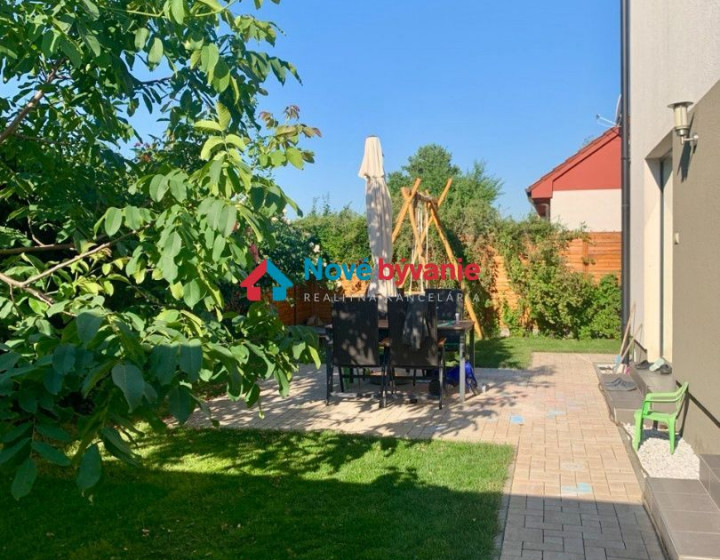 REZERVOVANÉ - Byt s výhodami rodinného domu - vlastná záhrada a priestor na relax (N008-113-ANGAa)