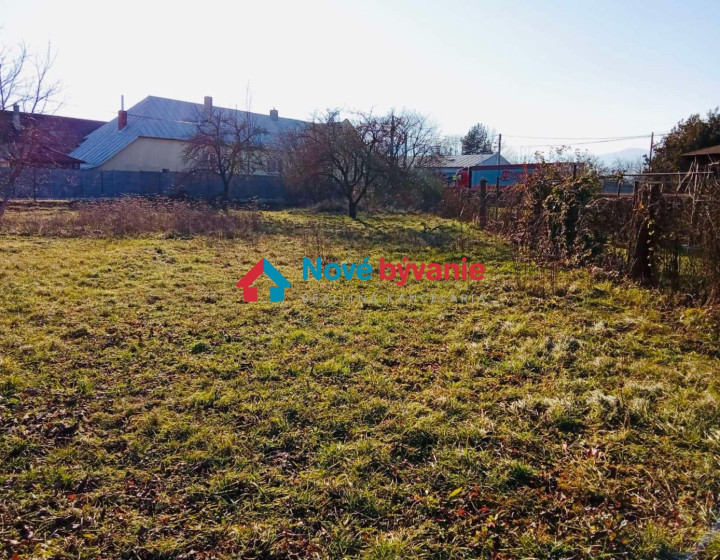 STAVEBNY POZEMOK  SAČUROV