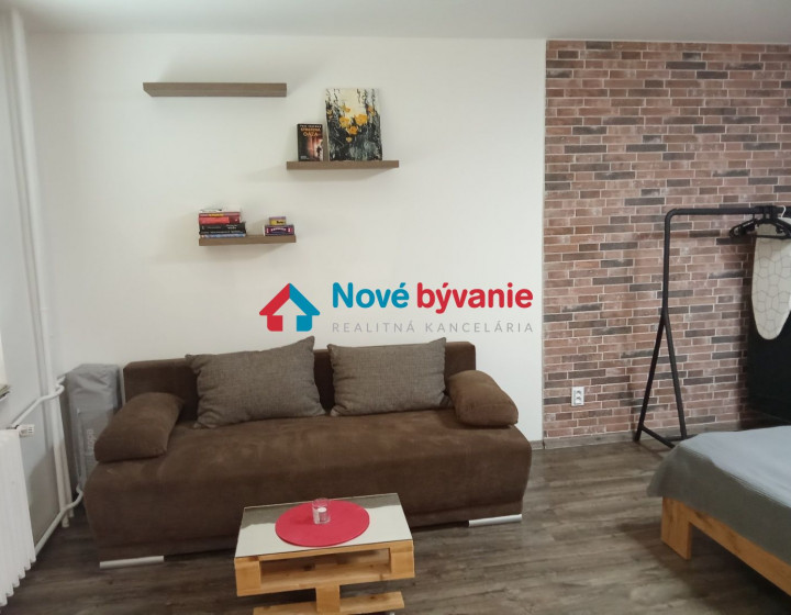 Rezervované-Prenájom 1,5 izbového bytu vo Vranove nad Topľou