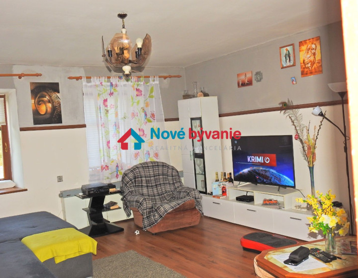 ZNIŽENÁ CENA!!--Na predaj veľký byt v centre Spišskej Belej, so záhradkou, pivnicou a parkovaním