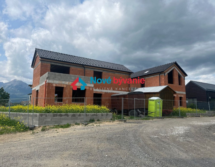 Rozostavaný dvojdom v obci Mlynica