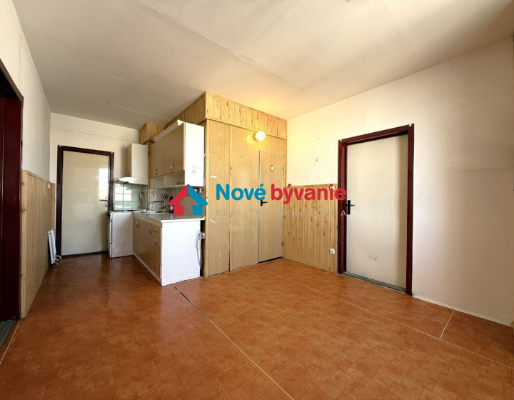 Predaj, veľkometrážny 4izbový byt-Štúrovo(N180-114-FRAD3)