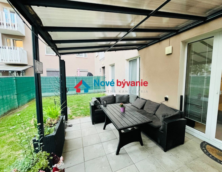 Moderný a priestranný 3 - izbový byt s predzáhradkou - Bratislava - Devínska Nová Ves