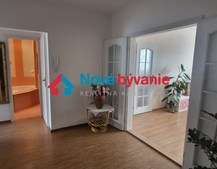 Predaj - 4 izbový byt s halou - Bratislava - pešia zóna Vrakuňa /N069-114-EMJU