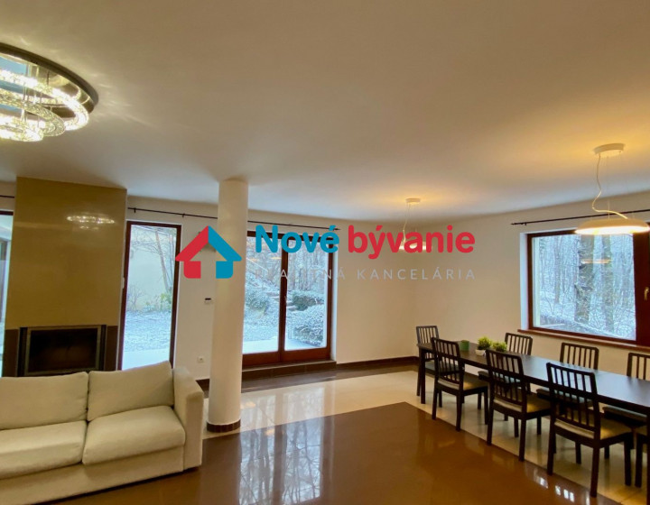 Predaj exkluzívna mestská vila pri lese + bazén + sauna + 3x garáž /N257-12-OTKA/