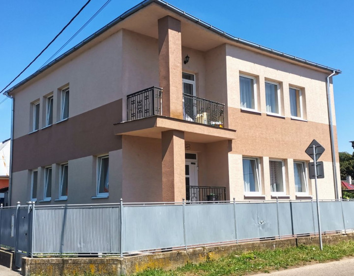 NA PREDAJ – Viacgeneračný dvojpodlažný rodinný dom v centre Michaloviec