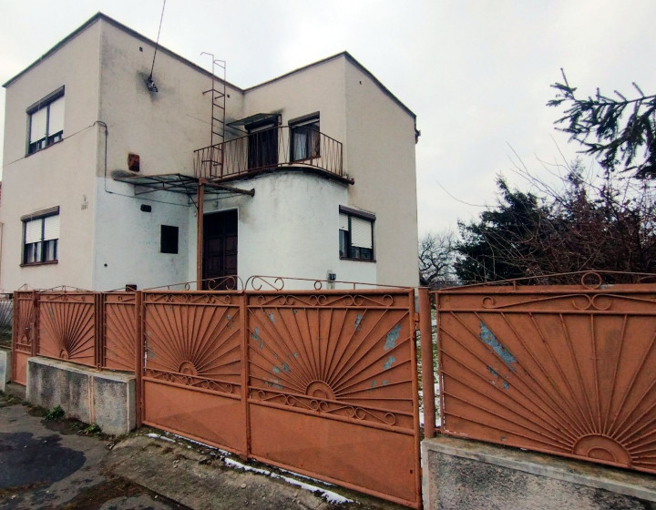 Predaj, rod. dom v dobrej lokalite-Želiezovce(N156-12-FRADE)