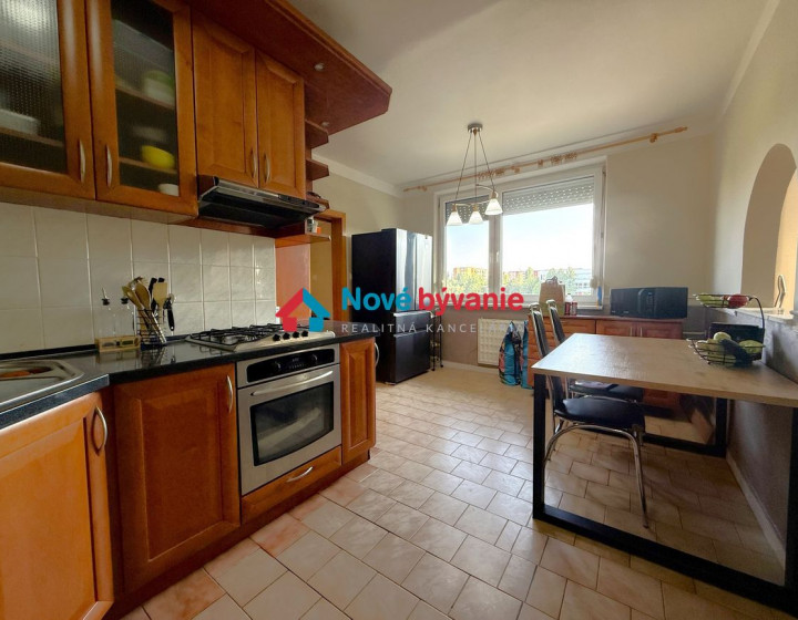 Predaj, 3izbový byt s balkónom - Nové Zámky (N186-113-FRAD3)
