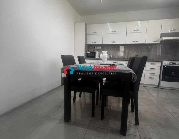 Prenájom r. dom 583m2, obec Lednické Rovne, pozemok 2000m2 (N057-22-DASEa)