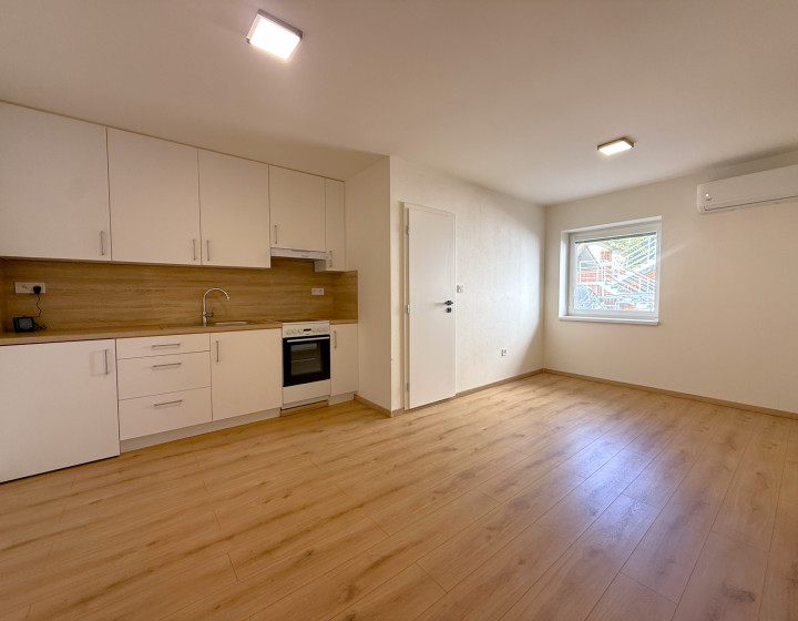 Prenájom, moderný 3izbový byt-Štúrovo(N191-213-FRADE)