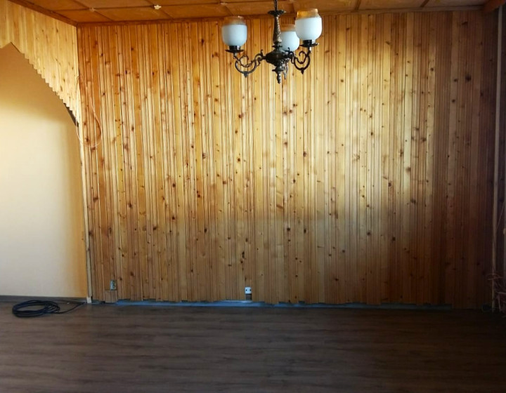 Na predaj PRIESTRANNÝ 4-izbový byt v centre Trebišova