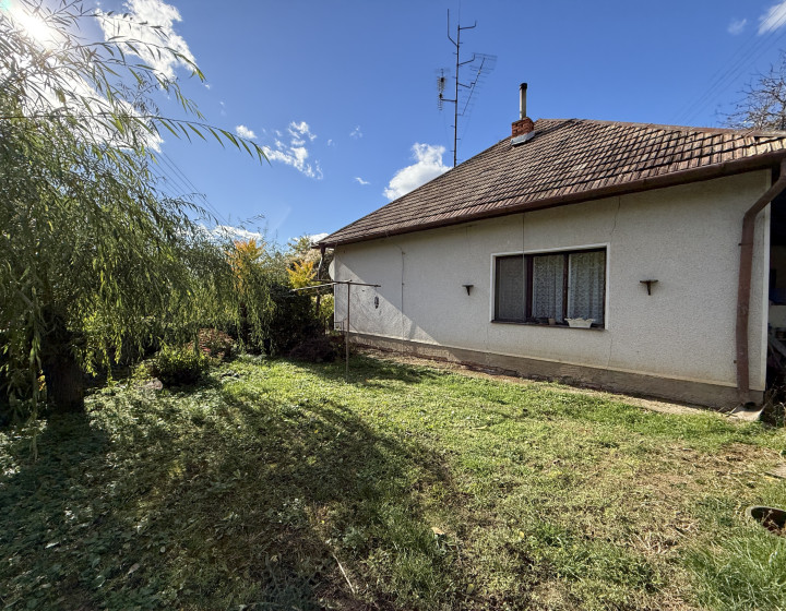 Predaj,rodinný dom s rozsiahlym pozemkom-Šalov(N201-12-FRAD)