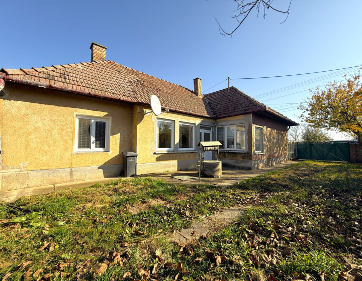 Predaj, rodinný dom s veľkým pozemkom-Semerovo(N204-12-FRAD)