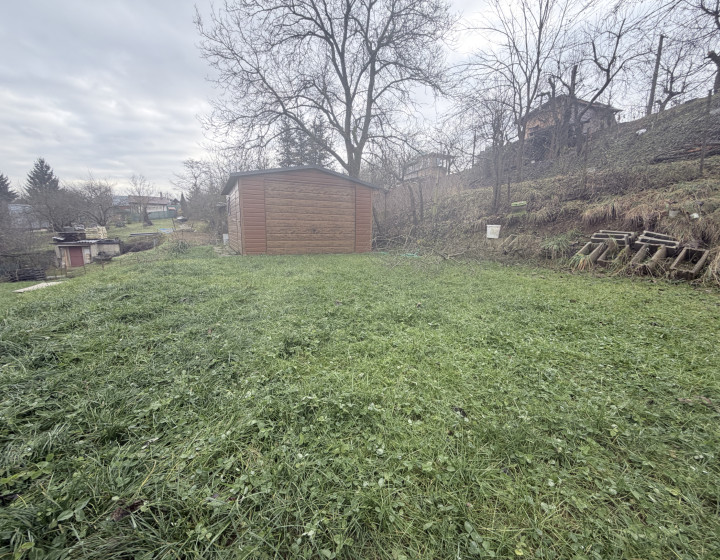 Predaj záhrada 752m2 + záhradný dom  PB (N070-DASEa)