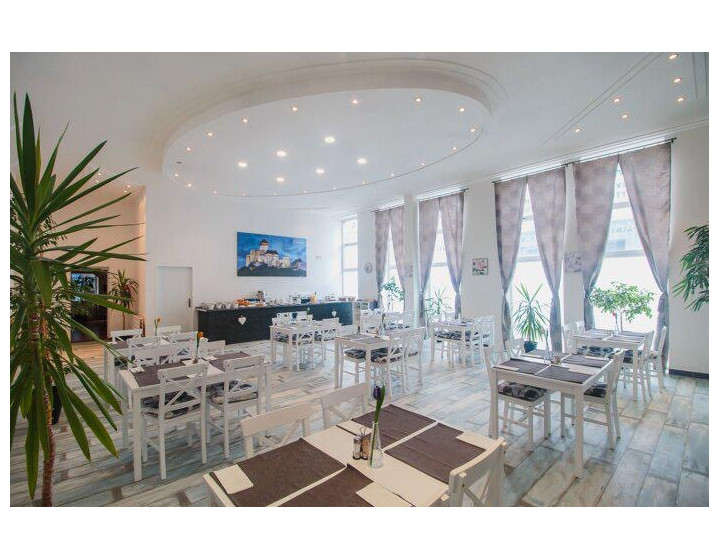 Predaj, zabehnutý penzión, centrum Trenčín (N073-10-DASEa)