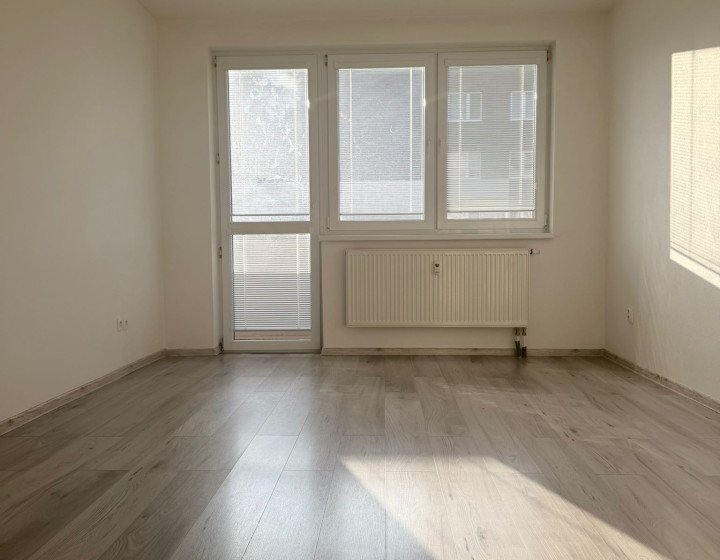 Predaj 2 i. byt, balkón, parkovacie miesto, Trenčín (N074-112-DASEa)