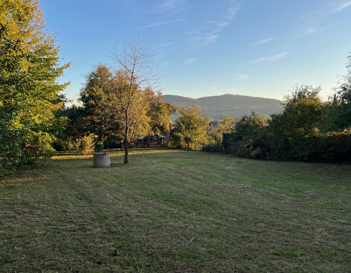 Ponúkame na predaj dva slnečné pozemky v obci Tulčík.
