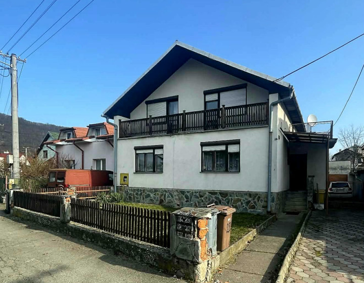 EXKLUZÍVNE na predaj rodinný dom, Snina (N051-112-MABA)