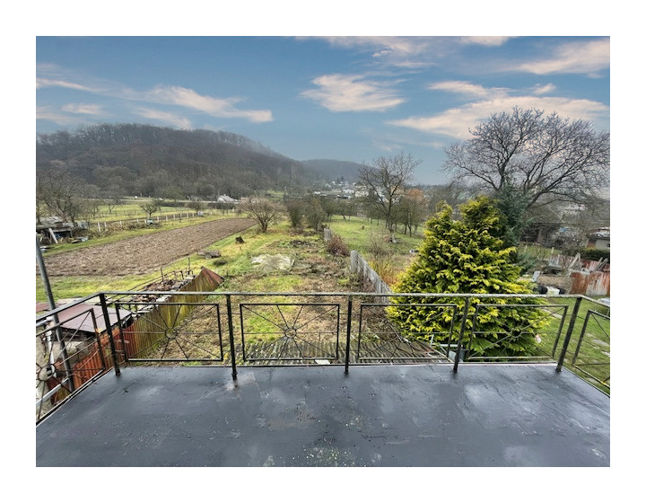 Rodinný dom s veľkým pozemkom - Drienovská Nová Ves