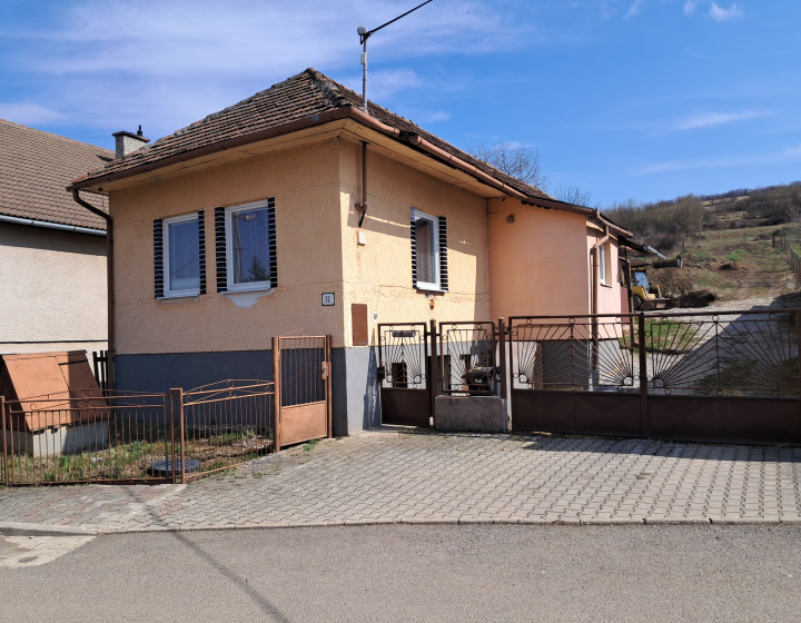 Výhodne Predaj 2-izbového rodinného domu, obec Arnutovce