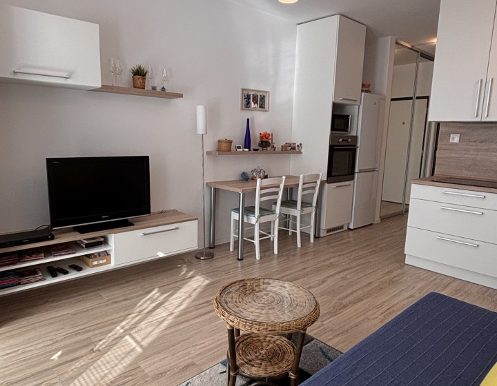 Prenájom 1-izbového bytu v Petržalka- Slnečnice s garážovým státím