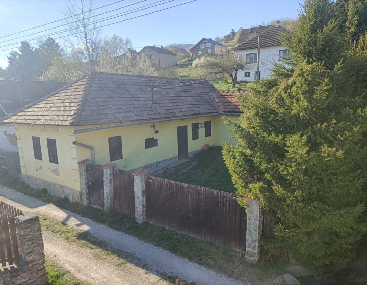 Dom v Helcmanovciach pri potôčiku, ideálny na chalupu