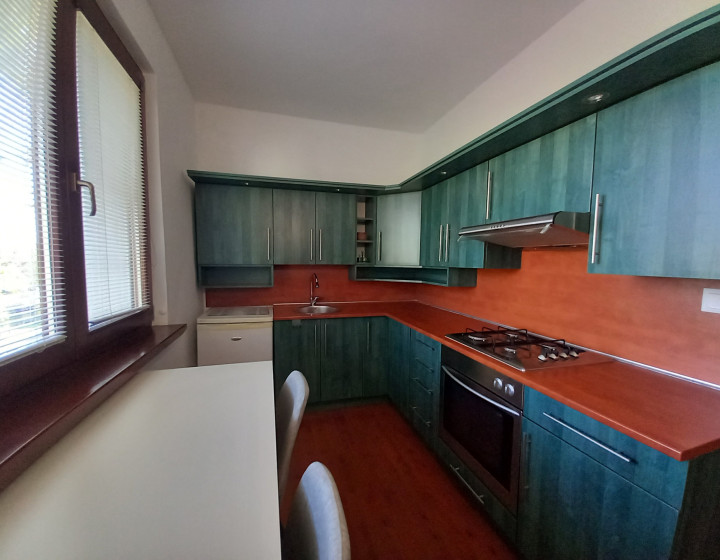 Prenajímame zrekonštruovaný 3-izbový byt s loggiou