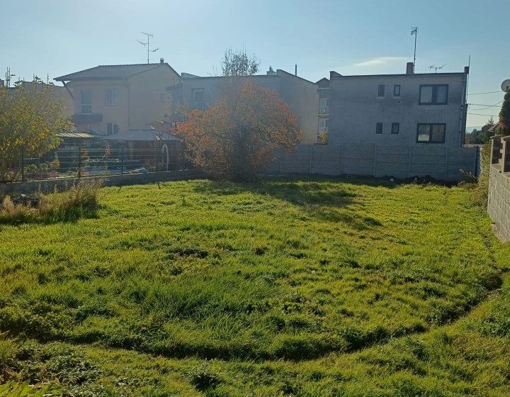 POZEMOK NA RODINNÝ DOM – STUPAVA