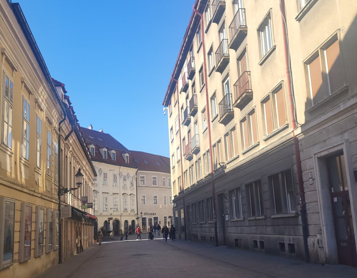 Kúpa - 4 izbový byt  - Bratislava I.