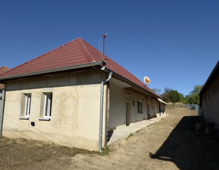 Predaj, rodinný dom s veľkým pozemkom - Veľké Chyndice (007-12- NAGA)