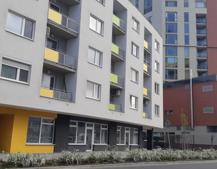 NA PREDAJ: Variabilný obchodný priestor 207 m² s terasou a garážou – Petržalské dvory