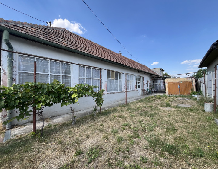 Rodinný dom s veľkým pozemkom - Vinodol (N008-12-NAGA)