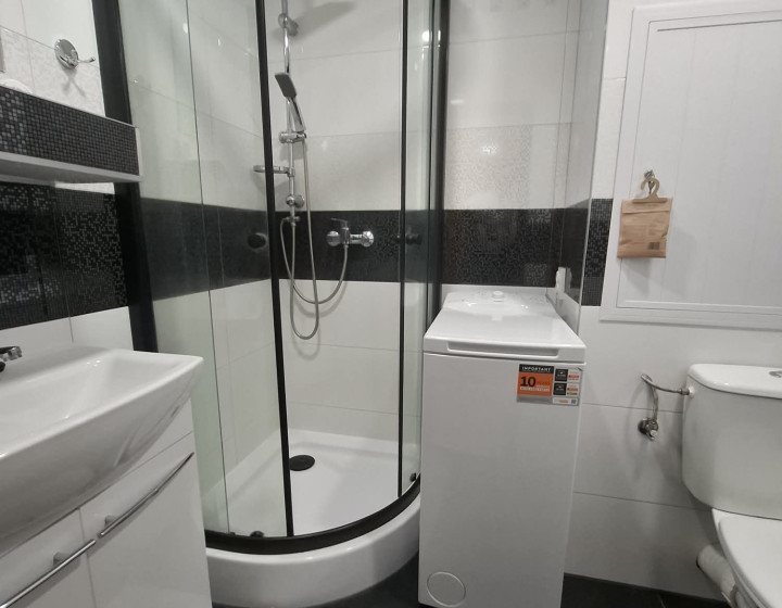 Prenájom-priestranný-slnečný 1,5izbový byt -balkón-parkovanie -Snina centrum