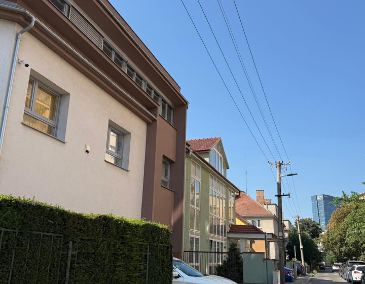 PREDAJ PRIESTRANNÝ TEHLOVÝ DOM - BRATISLAVA Ružinov