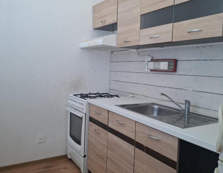 Predaj-priestranný-slnečný 1,izbový byt -balkón-parkovanie - centrum