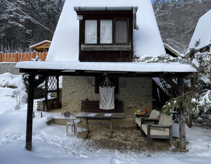 NA PREDAJ – MUROVANÁ CHATKA V LEVOČI (ZÁHRADKÁRSKA OBLASŤ)